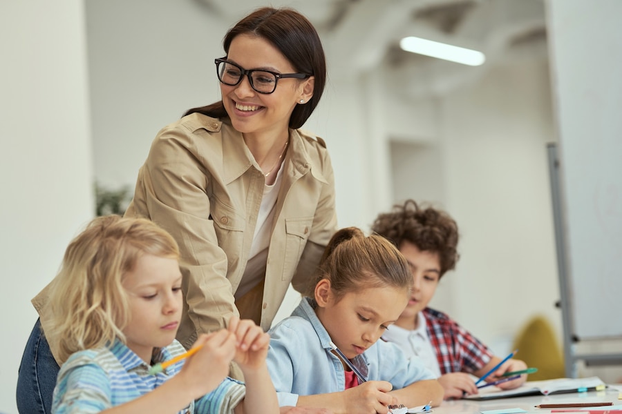 NEUROSCIENZE PER L'EDUCAZIONE: CONOSCERE IL CORPO-MENTE PER COMPREDERE I BAMBINI