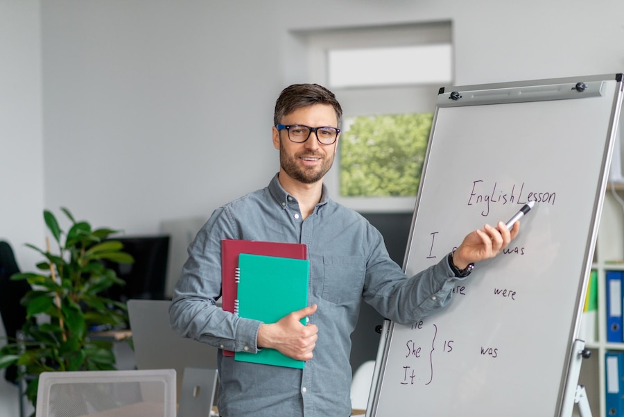 EXPERT TEACHER
